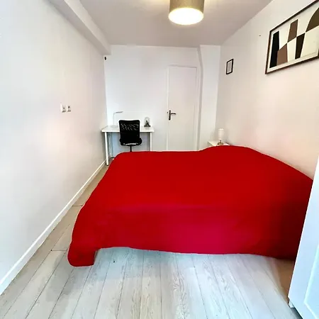 Bright 1 Bedroom First Floor Near Republique 10 Paris